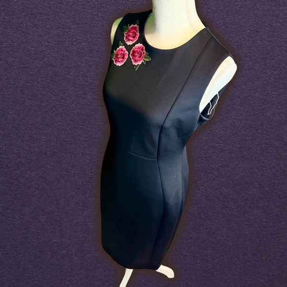 NWOT Calvin Klein Black Scuba Sheath Dress with Pink Floral Embroidery Size 6 - Picture 8 of 16